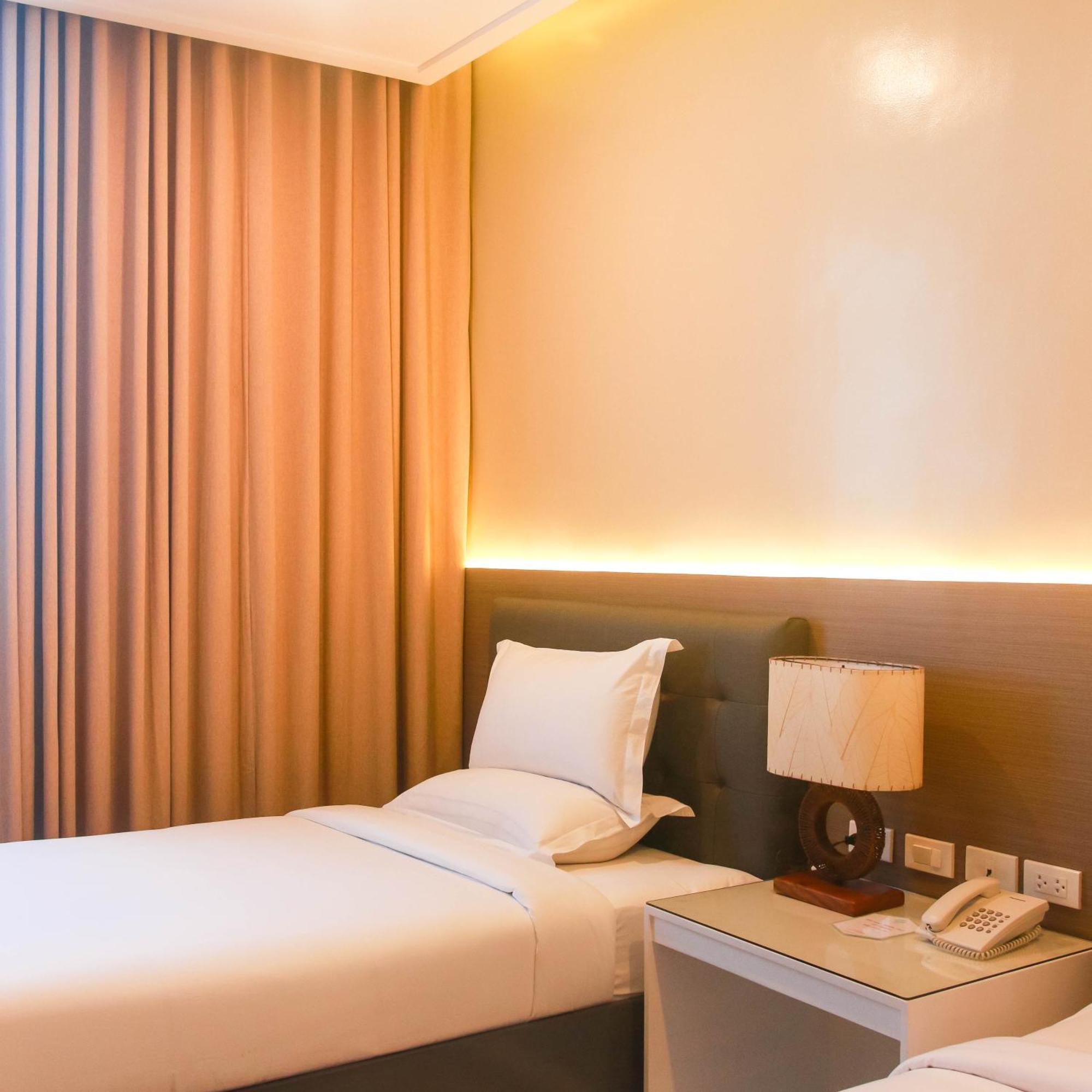 Iloilo Gateway Hotel And Suites Pavia Exterior photo